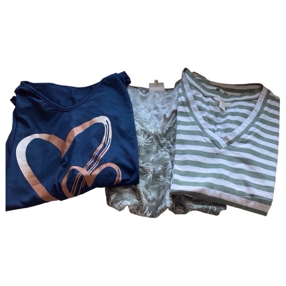 Women's Tops Bundle – Size Large Lot of 3 Trendy Tops 1 Great Deal like new cond - Picture 3 of 6